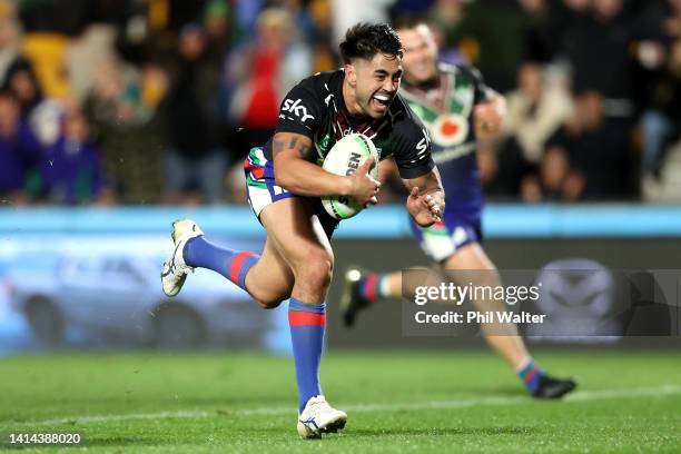 Shaun Johnson of the Warriors makes a break to score a try during the round 22 NRL match between the New Zealand Warriors and the Canterbury Bulldogs...