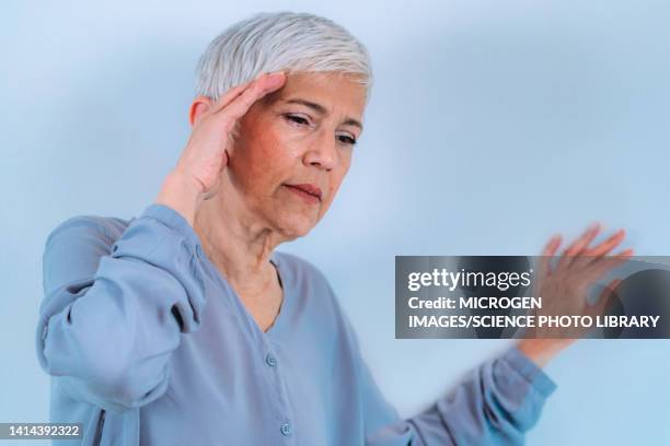 woman with vertigo - schwindelig stock-fotos und bilder
