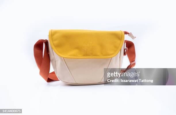 crossbody bag isolated on white - shoulder strap bag strap stockfoto's en -beelden