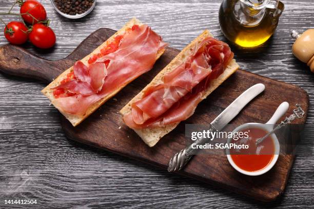 petit déjeuner espagnol - jambon tranches photos et images de collection