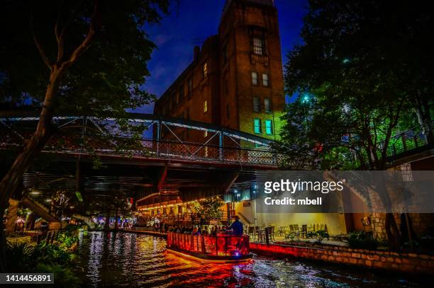san antonio riverwalk at night - san antonio tx - san antonio stockfoto's en -beelden
