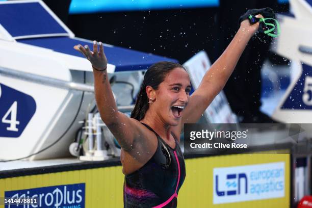 Simona Quadarella of Italy celebrates winning the Women's 800m Freestyle Final on Day 2 of the European Aquatics Championships Rome 2022 at the...