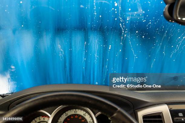 spinning brushes on windshield - car wash brush fotografías e imágenes de stock