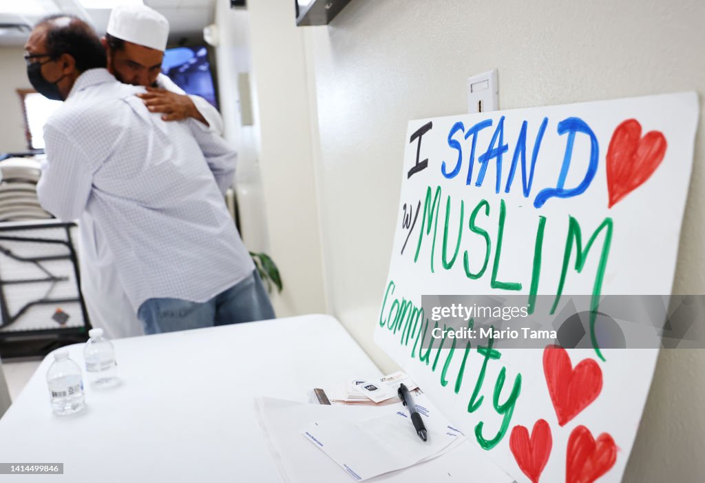 Reeling From Recent Murders, Albuquerque Muslim Community Holds Friday Prayer Services