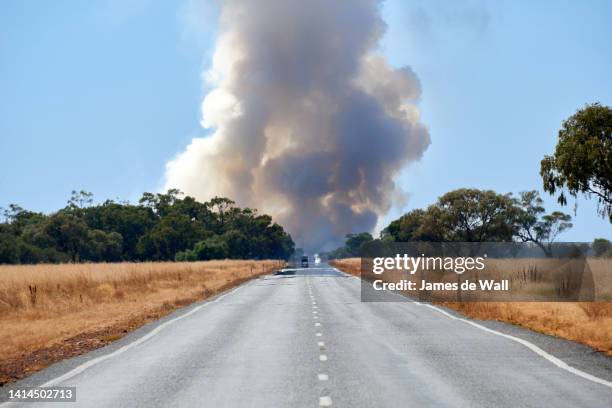 smoke from a fire - australia fires fotografías e imágenes de stock