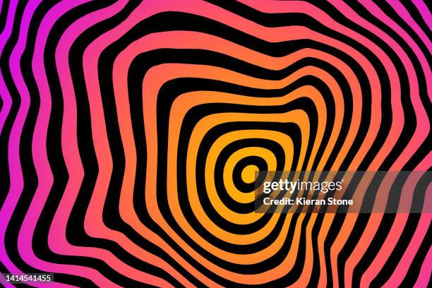 warped concentric rings warm gradient - hypnose stock-fotos und bilder