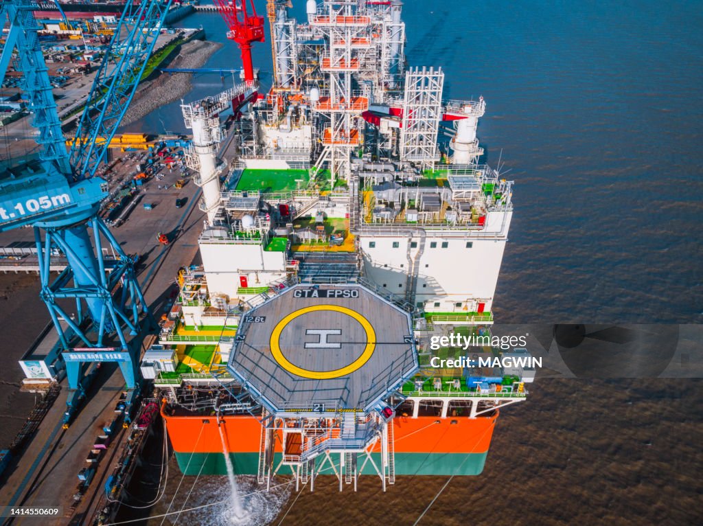 Fso Offloading A New Fpso Vessel At A Dockyard Under Construction High-Res Stock Photo ...