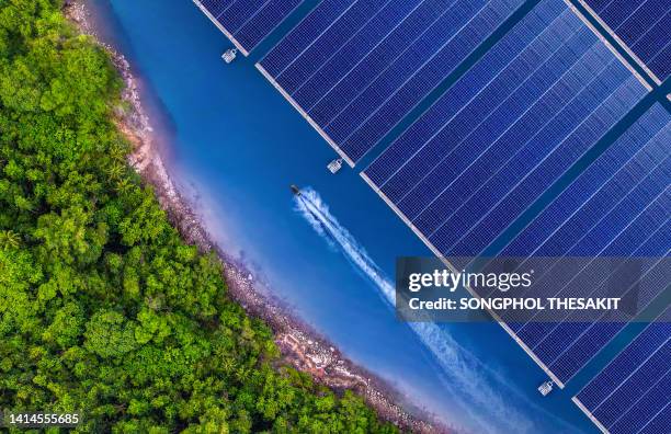 solar cell farms that generate electricity from large amounts of solar energy floating on the water surface. - hydroelectric power stock pictures, royalty-free photos & images