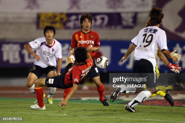 Mu Kanazaki of Nagoya Grampus scores his side's first goal during the J.League J1 match between Nagoya Grampus and Kyoto Sanga at Mizuho Athletics...