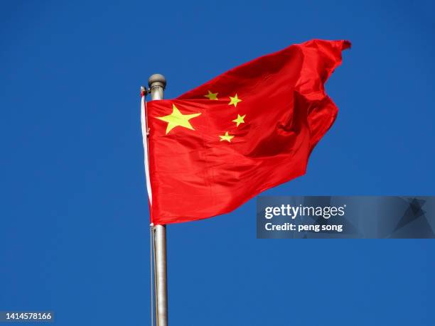 the chinese national flag - china stock-fotos und bilder