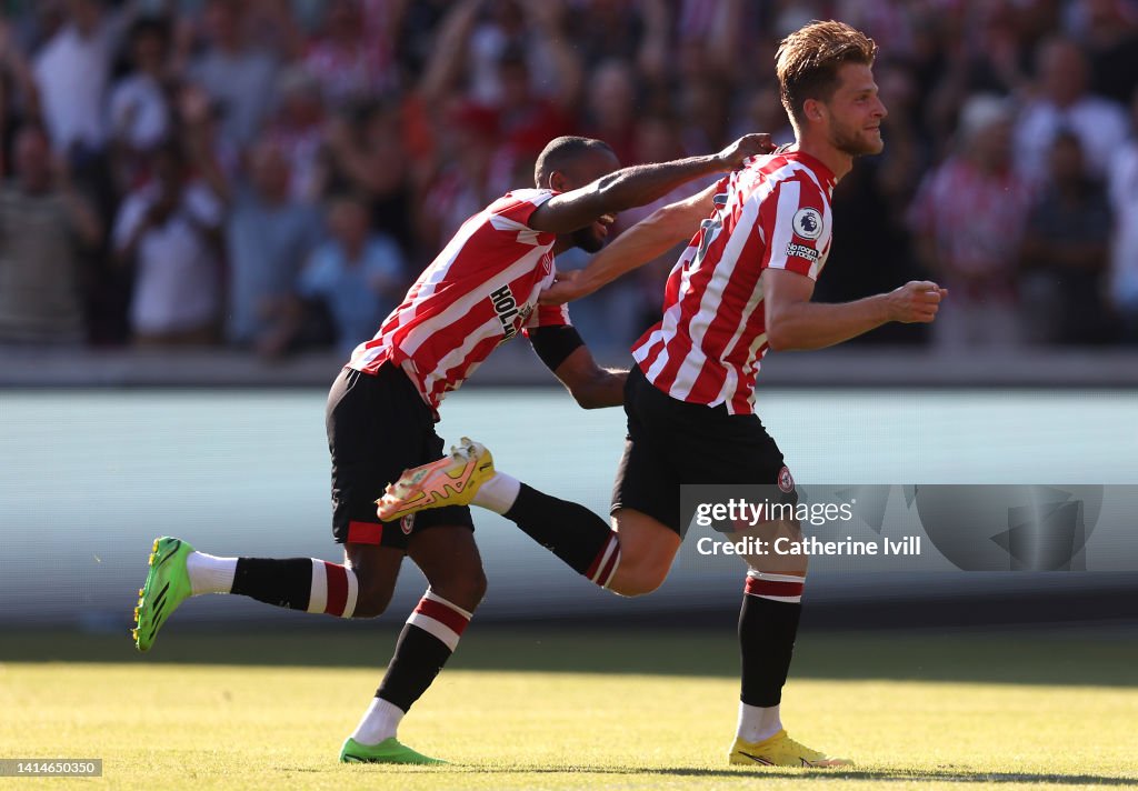 Brentford FC v Manchester United - Premier League