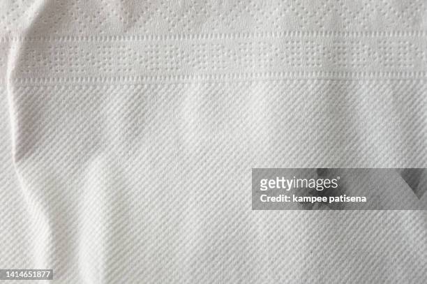 white kitchen paper towel texture background - papiertaschentuch stock-fotos und bilder