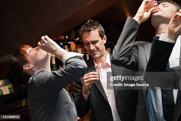 businesspeople drinking at a bar - binge drinking 個照片及圖片檔