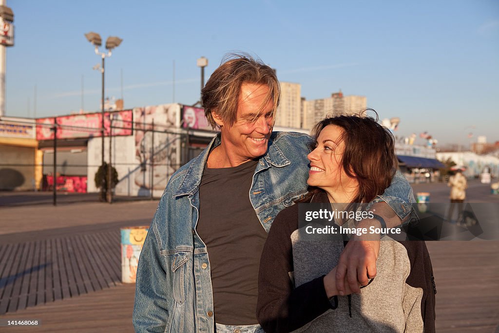 Casal feliz no Passeio Público