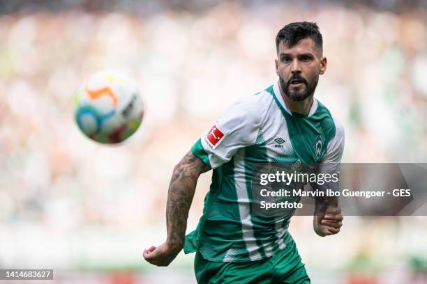 Anthony Jung of Bremen controls the ball during the Bundesliga match between SV Werder Bremen and VfB Stuttgart at Wohninvest Weserstadion on August...