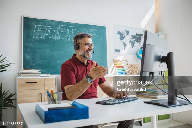 elementary school teacher - zoom classroom stock pictures, royalty-free photos & images