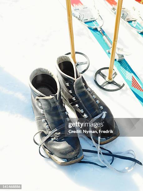 skiing equipment - skischoen stockfoto's en -beelden