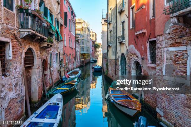 canal as seen from ponte dei conzafelzi in castello, venice, italy. this section of venice has small canal and narrow streets. - castello fotografías e imágenes de stock