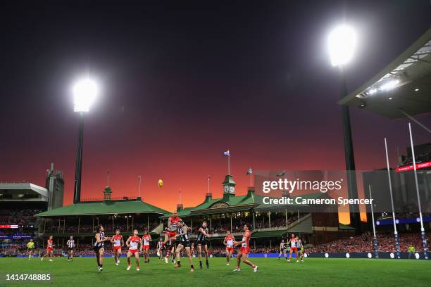 Lance Franklin of the Swans contests the ball during the round 22 AFL match between the Sydney Swans and the Collingwood Magpies at Sydney Cricket...