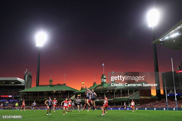 General view at sunset during the round 22 AFL match between the Sydney Swans and the Collingwood Magpies at Sydney Cricket Ground on August 14, 2022...