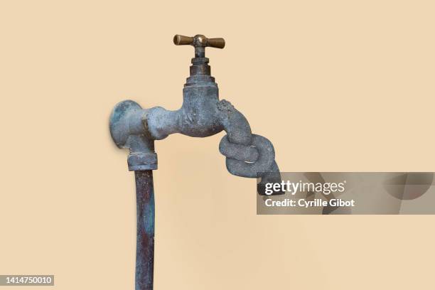 water tap closed by a knot - water scarcity and conservation - closed stock photos et images de collection