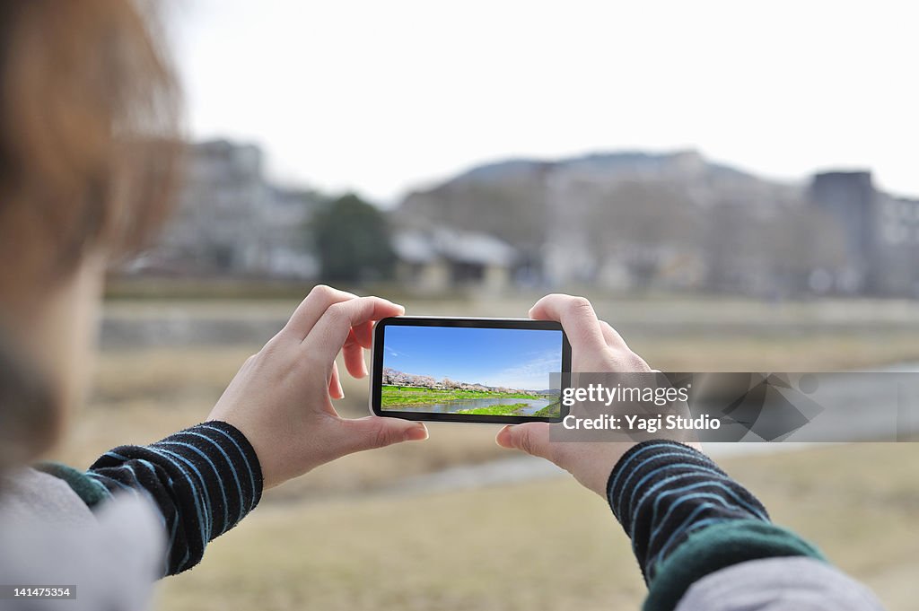 The woman who takes a picture with a smart phone