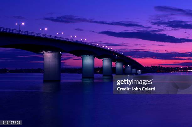 john ringling causeway bridge - florida bridge stock-fotos und bilder