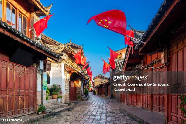 the atmosphere of the lijiang old town in the morning, yunnan, china. - lijiang bildbanksfoton och bilder