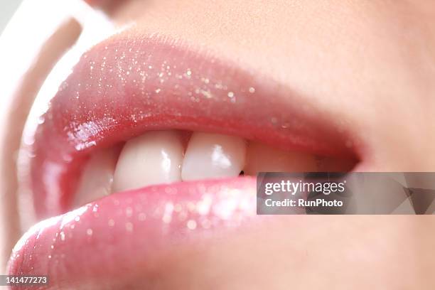 young woman's lip,close-up - pink lips fotografías e imágenes de stock