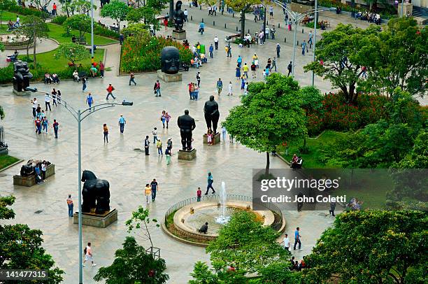 plaza botero, medellin, colombia - medellín colombia stockfoto's en -beelden