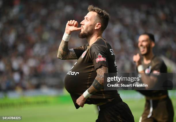 Marcel Hartel of St.Pauli celebrates scoring his teams third goal during the Second Bundesliga match between FC St. Pauli and 1. FC Magdeburg at...