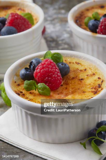 classic creme brulee - cake top view stock pictures, royalty-free photos & images