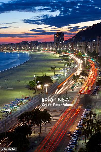 copacabana beach, avenue atlantica, rio de janeiro - praia de copacabana imagens e fotografias de stock