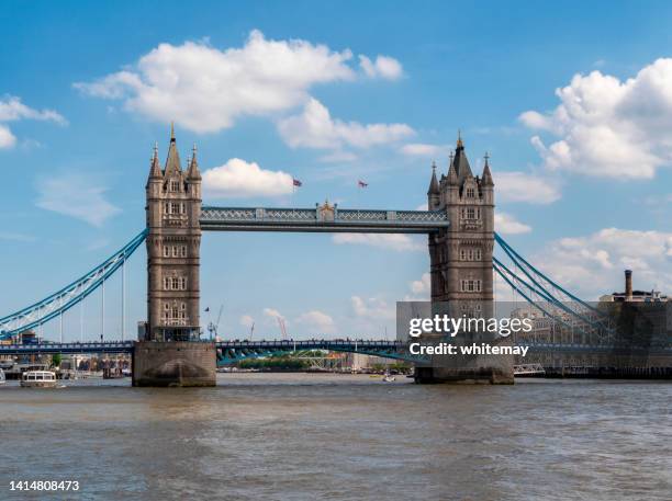 travelling downstream by tower bridge - old uk flag stockfoto's en -beelden