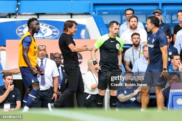 Head Coach Antonio Conte of Tottenham Hotspur celebrates after Pierre-Emile Hojbjerg scores a goal to make it 1-1 during the Premier League match...