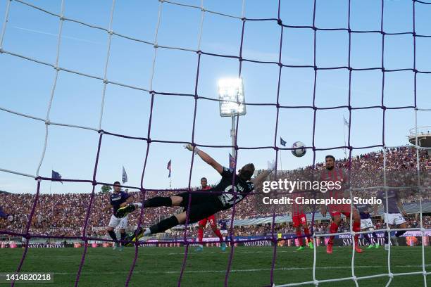 Luka Jovic of ACF Fiorentina scores his team's second goal during the Serie A match between ACF Fiorentina and US Cremonese at Stadio Artemio Franchi...