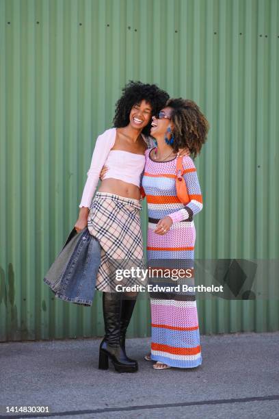 Guest wears a pale pink square neck / long sleeves / cropped top, a white leather with emrboidered silver sequined shoulder bag, a beige with black...