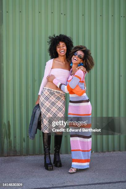 Guest wears a pale pink square neck / long sleeves / cropped top, a white leather with emrboidered silver sequined shoulder bag, a beige with black...