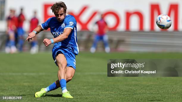 Mirnes Pepic of Meppen runs with the ball during the 3. Liga match between SV Meppen and SV Waldhof Mannheim at Haensch-Arena on August 14, 2022 in...
