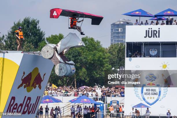 Red Bul Ramps 2,661 Red Bull Pilot Stock Photos, High-Res Pictures, and Images ...