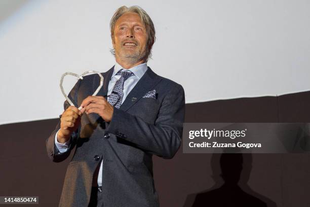 Mads Mikkelsen receives the Honorary Heart of Sarajevo Award during the 28th edition of Sarajevo Film Festival on August 14, 2022 in Sarajevo, Bosnia...