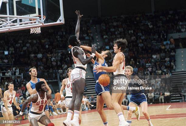 Summer Olympics: USA Kevin Joyce , Jim Brewer and Dwight Jones in action, defense vs Czechoslovakia during Preliminary Round at Rudi-Sedlmayer-Halle....