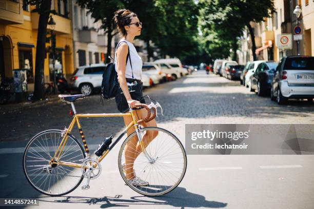 female commuter on the streets of berlin - bicicleta de corrida imagens e fotografias de stock