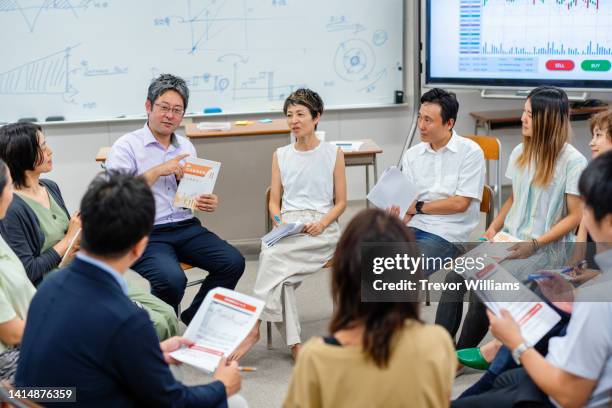 group work session at a continuing education class at a community college or university - community college stockfoto's en -beelden