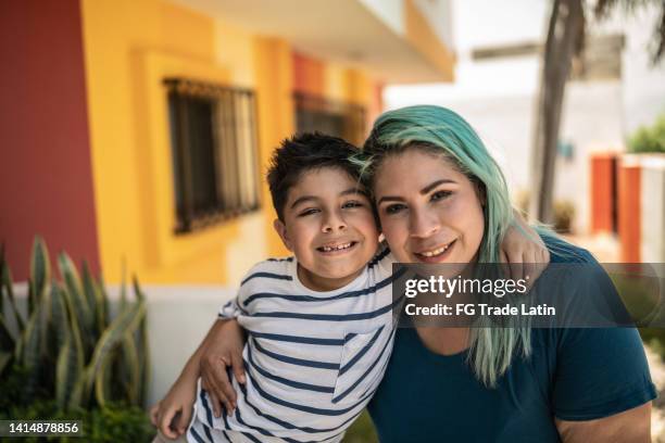 portrait of a mother and son outdoors - real mother stock pictures, royalty-free photos & images