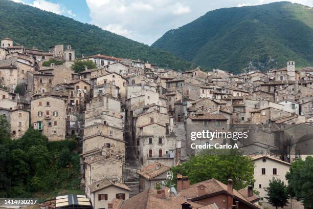 townscape of scanno in abruzzi region, italy - abruzzi stock-fotos und bilder