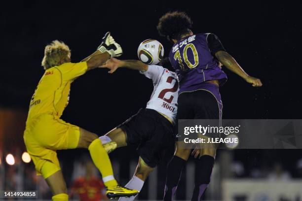 Diego of Kyoto Sanga competes for the ball against Hiroto Mogi and Tatsuya Enomoto of Vissel Kobe during the J.League J1 match between Kyoto Sanga...