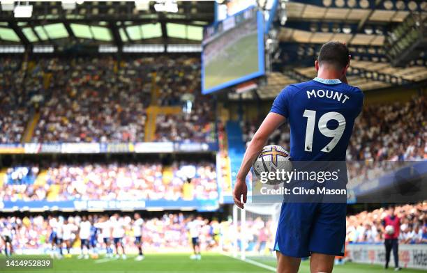 Mason Mount of Chelsea in action during the Premier League match between Chelsea FC and Tottenham Hotspur at Stamford Bridge on August 14, 2022 in...