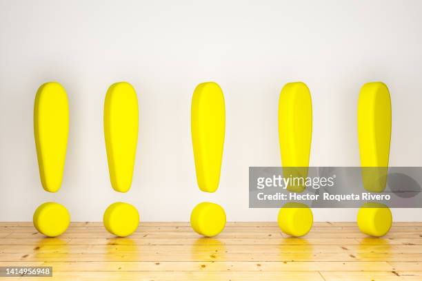 3d render of many yellow exclamation marks in a background with wooden floor and white wall - ausrufezeichen stock-fotos und bilder