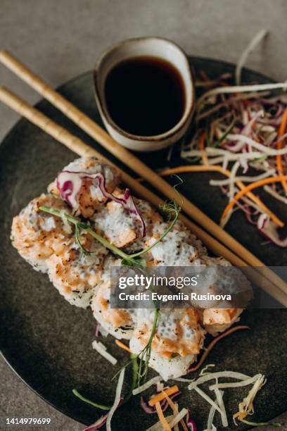 roll with salmon, coconut cream and chia seeds - sushi restaurant stockfoto's en -beelden